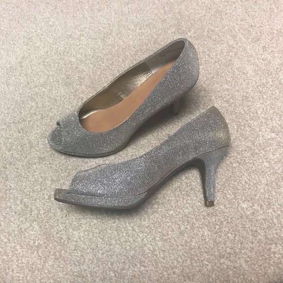 Katie and Kelly Doreen Gold Fabric Peep Toes - Picture 2 of 8